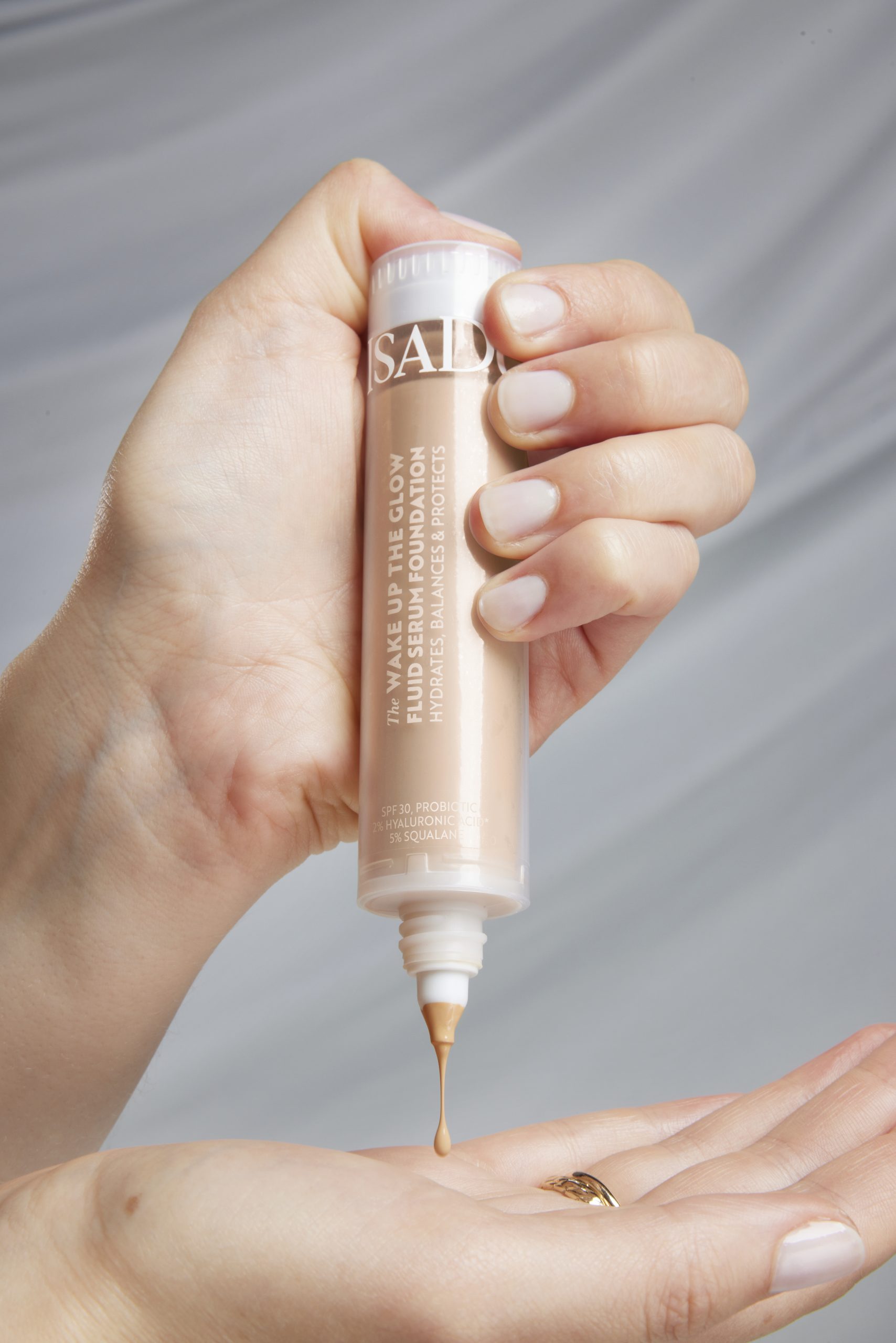The Wake Up the Glow Fluid Serum Foundation - Image 9